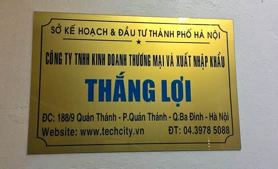 Treo biển hiệu